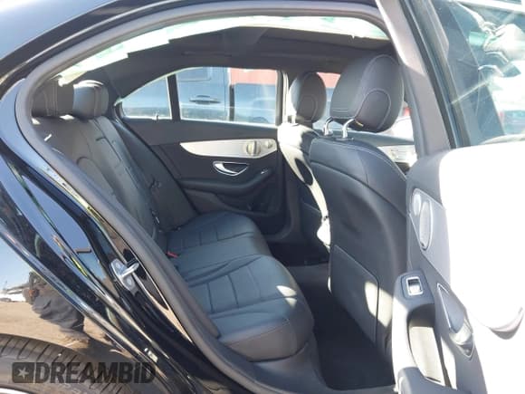 ✅ 2019 Mercedes-Benz C 300 • VIN: 55SWF8DB8KU321998 • Лот: 43552589. Опубликован ранее на IAAI с пробегом 33 929 миль. Бесплатный доступ к архиву аукционных продаж из США и подробный отчёт об истории автомобиля на DreamBid. Изображение 8.