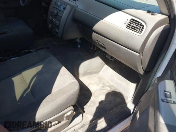 ✅ 2012 Chevrolet Tahoe Commercial • VIN: 1GNLC2E06CR265571 • Lot: 42122365. Wystawiony na IAAI z przebiegiem 180 851 mil. Bezpłatny archiwum sprzedaży aukcyjnych z USA i szczegółowy raport historii pojazdu na DreamBid. Zdjęcie 5.