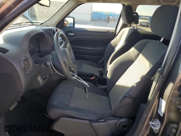 ✅ 2016 Jeep Patriot Sport • VIN: 1C4NJPBAXGD569393 • Лот: 86871415. Опубликован ранее на Copart с пробегом 86 814 миль. Бесплатный доступ к архиву аукционных продаж из США и подробный отчёт об истории автомобиля на DreamBid. Изображение 7.