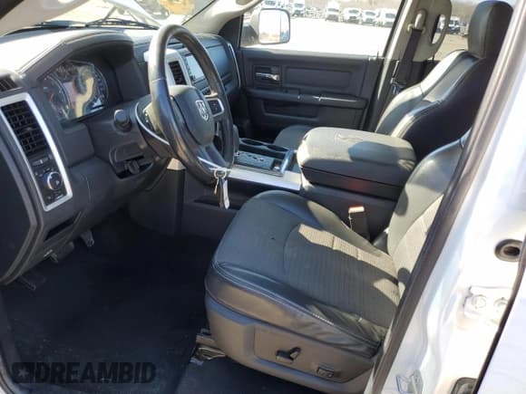 ✅ 2010 Dodge 1500 ST • VIN: 1D7RV1GT4AS172896 • Lot: 46122215. Wystawiony na Copart z przebiegiem 121 357 mil. Bezpłatny archiwum sprzedaży aukcyjnych z USA i szczegółowy raport historii pojazdu na DreamBid. Zdjęcie 7.