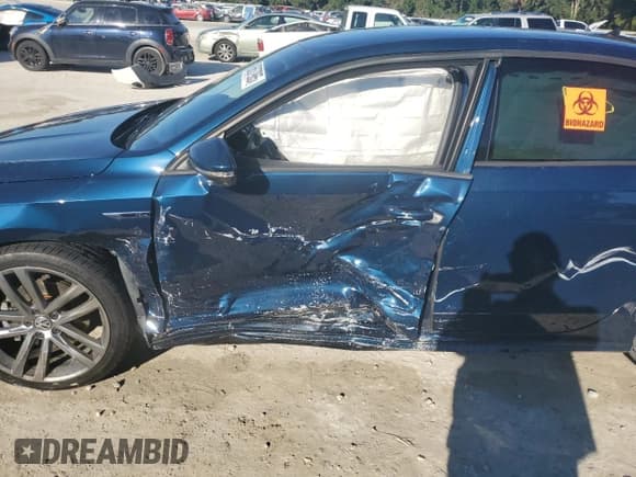 ✅ 2018 Volkswagen Passat S • VIN: 1VWAA7A32JC051371 • Lot: 86637965. Listed on Copart with 81,639 mi. Free auction sales archive from the USA and detailed vehicle history report at DreamBid. Image 7.