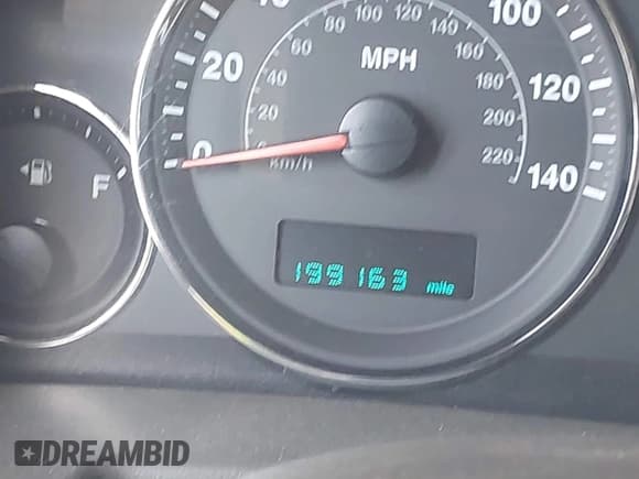 ✅ 2006 Jeep Commander • VIN: 1J8HG48K36C342666 • Lot: 41908526. Wystawiony na IAAI z przebiegiem 199 163 mil. Bezpłatny archiwum sprzedaży aukcyjnych z USA i szczegółowy raport historii pojazdu na DreamBid. Zdjęcie 16.