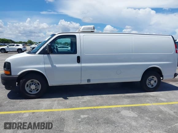 ✅ 2017 Chevrolet Express Cargo • VIN: 1GCWGBFF3H1133838 • Lot: 42582422. Listed on IAAI with 92,332 mi. Free auction sales archive from the USA and detailed vehicle history report at DreamBid. Image 14.