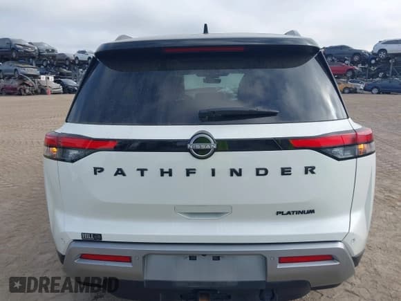 ✅ 2024 Nissan Pathfinder Platinum • VIN: 5N1DR3DG7RC278286 • Lot: 41561503. Wystawiony na IAAI z przebiegiem 18 032 mil. Bezpłatny archiwum sprzedaży aukcyjnych z USA i szczegółowy raport historii pojazdu na DreamBid. Zdjęcie 17.