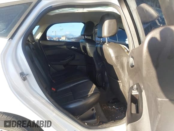 ✅ 2014 Ford Focus Titanium • VIN: 1FADP3N28EL281873 • Lot: 43399489. Listed on IAAI with 63,530 mi. Free auction sales archive from the USA and detailed vehicle history report at DreamBid. Image 8.