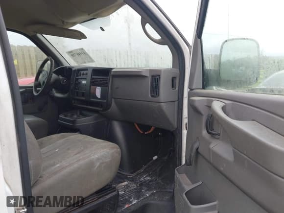 ✅ 2005 Chevrolet Express Cargo • VIN: 1GCGG25V951155867 • Лот: 43446720. Опубликован ранее на IAAI с пробегом 226 162 миль. Бесплатный доступ к архиву аукционных продаж из США и подробный отчёт об истории автомобиля на DreamBid. Изображение 5.