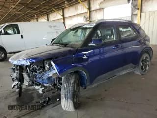✅ 2023 Hyundai Venue SEL • VIN: KMHRC8A34PU218690 • Lot: 86203964. Wystawiony na Copart z przebiegiem 46 778 mil. Bezpłatny archiwum sprzedaży aukcyjnych z USA i szczegółowy raport historii pojazdu na DreamBid. Zdjęcie 1.