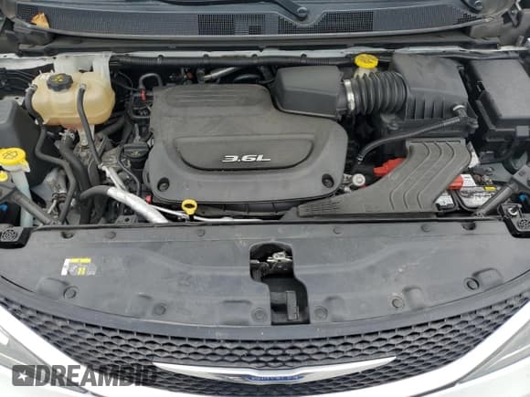 ✅ 2018 Chrysler Pacifica Touring L Plus • VIN: 2C4RC1EG4JR172565 • Лот: 80069545. Опубликован ранее на Copart с пробегом 83 667 миль. Бесплатный доступ к архиву аукционных продаж из США и подробный отчёт об истории автомобиля на DreamBid. Изображение 12.