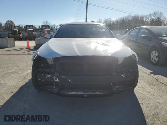 ✅ 2013 BMW M5 • VIN: WBSFV9C59DD096273 • Lot: 84923264. Wystawiony na Copart z przebiegiem 122 028 mil. Bezpłatny archiwum sprzedaży aukcyjnych z USA i szczegółowy raport historii pojazdu na DreamBid. Zdjęcie 5.