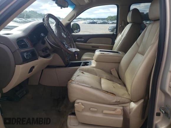 ✅ 2009 Chevrolet Suburban 2LT • VIN: 1GNGC56K99R109889 • Lot: 90428285. Wystawiony na Copart z przebiegiem 389 855 mil. Bezpłatny archiwum sprzedaży aukcyjnych z USA i szczegółowy raport historii pojazdu na DreamBid. Zdjęcie 7.