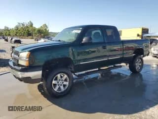 2004 Chevrolet Silverado 1500 LS with VIN 2GCEC19V141102032, listed as a Copart auction lot 70211925 with 242,586 mi miles and Salvage title. Bid and sale history available at DreamBid. Image 1.