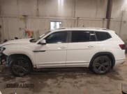 ✅ 2022 Volkswagen Atlas SEL R-Line • VIN: 1V2AR2CA3NC501561 • Lot: 43269440. Wystawiony na IAAI z przebiegiem 91 116 mil. Bezpłatny archiwum sprzedaży aukcyjnych z USA i szczegółowy raport historii pojazdu na DreamBid. Zdjęcie 15.