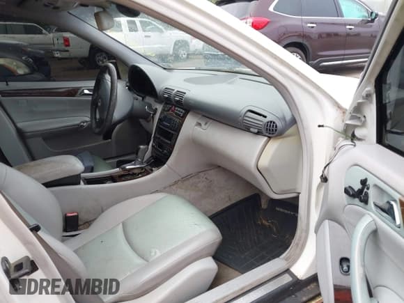 ✅ 2003 Mercedes-Benz C 320 • VIN: WDBRF84J43F414101 • Lot: 42385841. Wystawiony na IAAI z przebiegiem Nie podano. Bezpłatny archiwum sprzedaży aukcyjnych z USA i szczegółowy raport historii pojazdu na DreamBid. Zdjęcie 5.