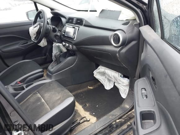 ✅ 2025 Nissan Versa S • VIN: 3N1CN8DV1SL829946 • Lot: 43398544. Wystawiony na IAAI z przebiegiem 100 000 mil. Bezpłatny archiwum sprzedaży aukcyjnych z USA i szczegółowy raport historii pojazdu na DreamBid. Zdjęcie 5.