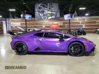 ✅ 2023 Lamborghini Huracan • VIN: ZHWUA6ZX7PLA21724 • Lot: 78715274. Wystawiony na Copart z przebiegiem 1 203 mil. Bezpłatny archiwum sprzedaży aukcyjnych z USA i szczegółowy raport historii pojazdu na DreamBid. Zdjęcie 1.