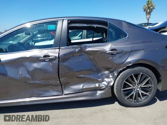 2021 Toyota Camry Hybrid SE z VIN 4T1G31AK6MU551359, wystawiony jako IAAI lot #42995923 z przebiegiem 54 373 mil mil oraz . Historia ofert i sprzedaży dostępna na DreamBid. Obrazek 6.