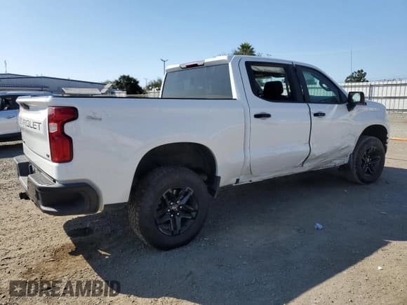 ✅ 2022 Chevrolet Silverado 1500 LT Trail Boss • VIN: 1GCPYFED1NZ200359 • Lot: 80747425. Wystawiony na Copart z przebiegiem 50 119 mil. Bezpłatny archiwum sprzedaży aukcyjnych z USA i szczegółowy raport historii pojazdu na DreamBid. Zdjęcie 3.