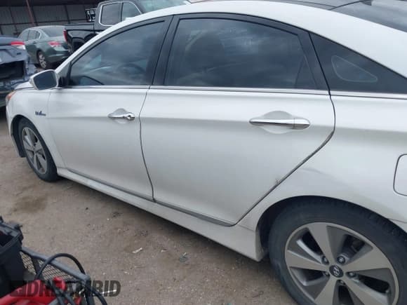 ✅ 2012 Hyundai Sonata Hybrid • VIN: KMHEC4A42CA020959 • Lot: 41480541. Listed on IAAI with 79,777 mi. Free auction sales archive from the USA and detailed vehicle history report at DreamBid. Image 14.