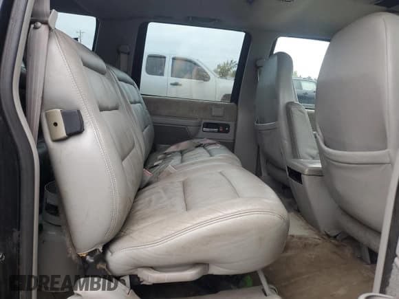 ✅ 1994 Chevrolet Suburban • VIN: 1GNFK16K7RJ352218 • Lot: 86534485. Listed on Copart with 259,221 mi. Free auction sales archive from the USA and detailed vehicle history report at DreamBid. Image 11.