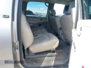 ✅ 2001 Chevrolet Suburban LS • VIN: 3GNFK16T41G147888 • Лот: 41692124. Опубликован ранее на IAAI с пробегом Не указан. Бесплатный доступ к архиву аукционных продаж из США и подробный отчёт об истории автомобиля на DreamBid. Изображение 8.