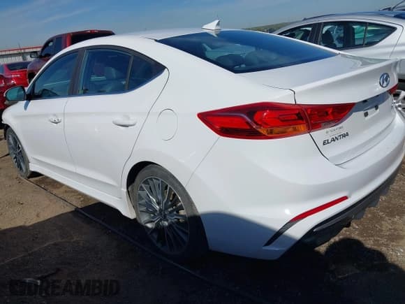 ✅ 2018 Hyundai Elantra Sport • VIN: KMHD04LB5JU555599 • Lot: 43523201. Listed on IAAI with 65,432 mi. Free auction sales archive from the USA and detailed vehicle history report at DreamBid. Image 15.