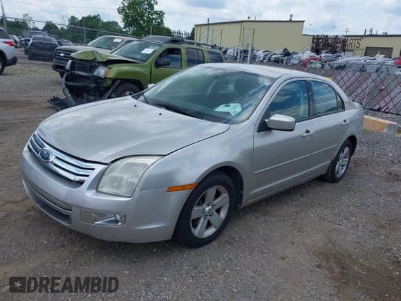 ✅ 2007 Ford Fusion SE • VIN: 3FAHP07Z97R252798 • Lot: 42659712. Wystawiony na IAAI z przebiegiem 173 557 mil. Bezpłatny archiwum sprzedaży aukcyjnych z USA i szczegółowy raport historii pojazdu na DreamBid. Zdjęcie 2.