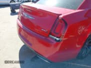 ✅ 2016 Chrysler 300 S • VIN: 2C3CCABT7GH233918 • Lot: 43642956. Wystawiony na IAAI z przebiegiem 141 233 mil. Bezpłatny archiwum sprzedaży aukcyjnych z USA i szczegółowy raport historii pojazdu na DreamBid. Zdjęcie 6.