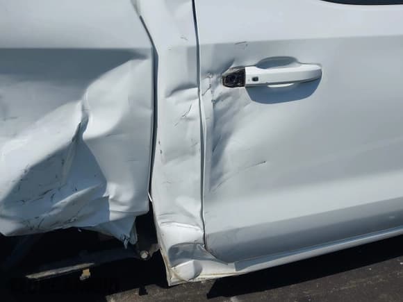 ✅ 2019 Chevrolet Silverado 1500 LT • VIN: 3GCPWCED6KG187883 • Lot: 43069333. Wystawiony na IAAI z przebiegiem 117 948 mil. Bezpłatny archiwum sprzedaży aukcyjnych z USA i szczegółowy raport historii pojazdu na DreamBid. Zdjęcie 19.