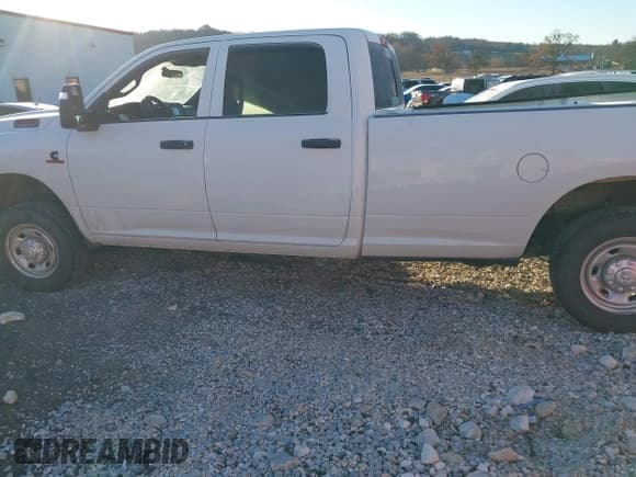 ✅ 2023 Ram 2500 Tradesman • VIN: 3C6UR5HL4PG506690 • Lot: 41065565. Listed on IAAI with 72,435 mi. Free auction sales archive from the USA and detailed vehicle history report at DreamBid. Image 14.