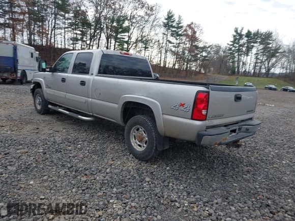 ✅ 2005 Chevrolet Silverado 2500HD Work Truck • VIN: 1GCHK23245F965938 • Lot: 43677906. Wystawiony na IAAI z przebiegiem 238 789 mil. Bezpłatny archiwum sprzedaży aukcyjnych z USA i szczegółowy raport historii pojazdu na DreamBid. Zdjęcie 3.