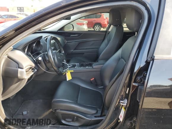 ✅ 2017 Jaguar XE 25t Premium • VIN: SAJAD4BG1HA962003 • Lot: 67956935. Wystawiony na Copart z przebiegiem 77 689 mil. Bezpłatny archiwum sprzedaży aukcyjnych z USA i szczegółowy raport historii pojazdu na DreamBid. Zdjęcie 7.