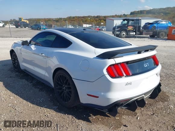 ✅ 2017 Ford Mustang GT Premium • VIN: 1FA6P8CF6H5256751 • Lot: 43607669. Wystawiony na IAAI z przebiegiem 135 162 mil. Bezpłatny archiwum sprzedaży aukcyjnych z USA i szczegółowy raport historii pojazdu na DreamBid. Zdjęcie 3.