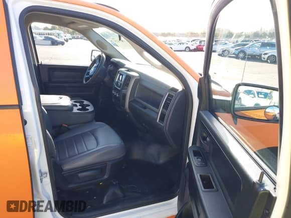 2014 Ram 1500 Express z VIN 1C6RR6FT3ES264091, wystawiony jako IAAI lot #43295229 z przebiegiem 131 231 mil mil oraz . Historia ofert i sprzedaży dostępna na DreamBid. Obrazek 5.