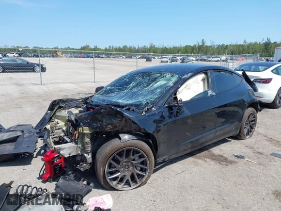 ✅ 2024 Tesla Model 3 Long Range • VIN: 5YJ3E1EB6RF735756 • Lot: 42227195. Wystawiony na IAAI z przebiegiem 20 513 mil. Bezpłatny archiwum sprzedaży aukcyjnych z USA i szczegółowy raport historii pojazdu na DreamBid. Zdjęcie 2.