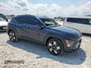 ✅ 2025 Hyundai Kona SEL • VIN: KM8HB3AB8SU341703 • Лот: 68776955. Опубликован ранее на Copart с пробегом 110 миль. Бесплатный доступ к архиву аукционных продаж из США и подробный отчёт об истории автомобиля на DreamBid. Изображение 4.