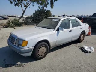 ✅ 1993 Mercedes-Benz 300 • VIN: WDBEA28E3PB949263 • Lot: 70012605. Listed on Copart with 273,570 mi. Free auction sales archive from the USA and detailed vehicle history report at DreamBid. Image 1.