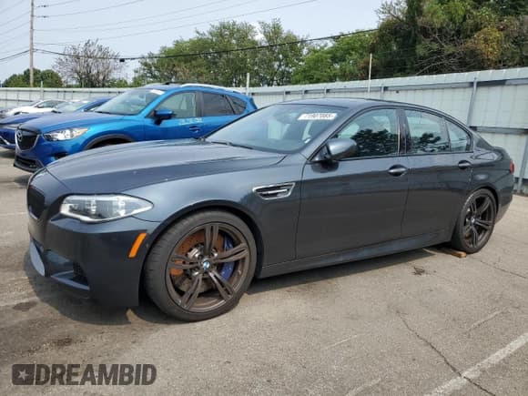 ✅ 2014 BMW M5 • VIN: WBSFV9C52ED593439 • Lot: 71907085. Wystawiony na Copart z przebiegiem 59 436 mil. Bezpłatny archiwum sprzedaży aukcyjnych z USA i szczegółowy raport historii pojazdu na DreamBid. Zdjęcie 1.
