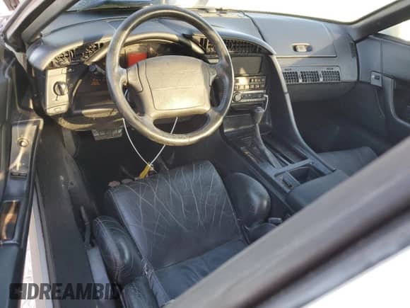 1993 Chevrolet Corvette z VIN 1G1YY23P8P5112521, wystawiony jako Copart lot #85591474 z przebiegiem 176 246 mil mil oraz Szkoda całkowita • Salvage title. Historia ofert i sprzedaży dostępna na DreamBid. Obrazek 8.