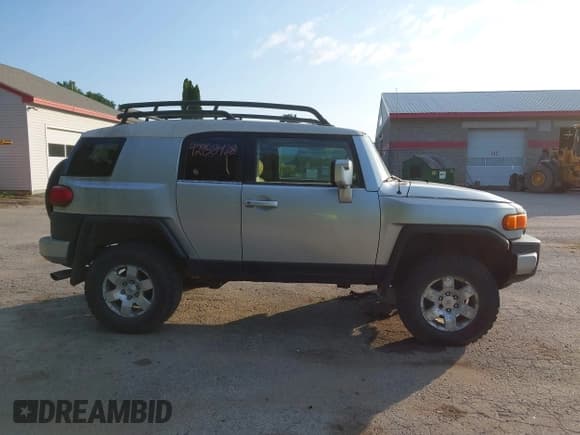 ✅ 2007 Toyota FJ Cruiser • VIN: JTEBU11F670024170 • Lot: 42958428. Listed on IAAI with 263,101 mi. Free auction sales archive from the USA and detailed vehicle history report at DreamBid. Image 13.