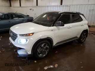 ✅ 2025 Hyundai Venue Limited • VIN: KMHRC8A30SU413808 • Лот: 93021045. Опубликован ранее на Copart с пробегом 2 462 миль. Бесплатный доступ к архиву аукционных продаж из США и подробный отчёт об истории автомобиля на DreamBid. Изображение 1.