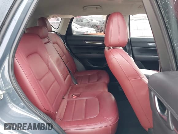 ✅ 2023 Mazda CX-5 S Carbon Edition • VIN: JM3KFBCM2P0212062 • Lot: 40853928. Wystawiony na IAAI z przebiegiem 25 463 mil. Bezpłatny archiwum sprzedaży aukcyjnych z USA i szczegółowy raport historii pojazdu na DreamBid. Zdjęcie 8.