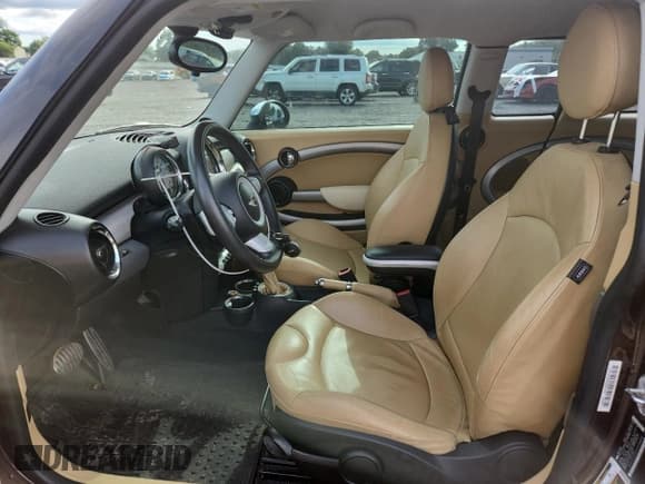 ✅ 2009 MINI Clubman S • VIN: WMWMM335X9TP89913 • Lot: 65537895. Listed on Copart with 127,679 mi. Free auction sales archive from the USA and detailed vehicle history report at DreamBid. Image 7.