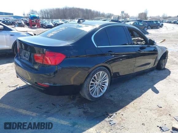 ✅ 2013 BMW 3 Series 328i xDrive • VIN: WBA3B5C54DF595768 • Lot: 41856610. Listed on IAAI with Not provided. Free auction sales archive from the USA and detailed vehicle history report at DreamBid. Image 4.