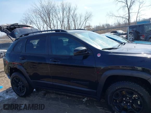 ✅ 2023 Jeep Cherokee Trailhawk • VIN: 1C4PJMBN3PD104741 • Lot: 41777882. Wystawiony na IAAI z przebiegiem 25 405 mil. Bezpłatny archiwum sprzedaży aukcyjnych z USA i szczegółowy raport historii pojazdu na DreamBid. Zdjęcie 13.