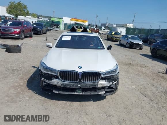 ✅ 2018 BMW 7 Series 750i xDrive • VIN: WBA7B0C52JG527303 • Lot: 43267694. Listed on IAAI with 76,111 mi. Free auction sales archive from the USA and detailed vehicle history report at DreamBid. Image 13.