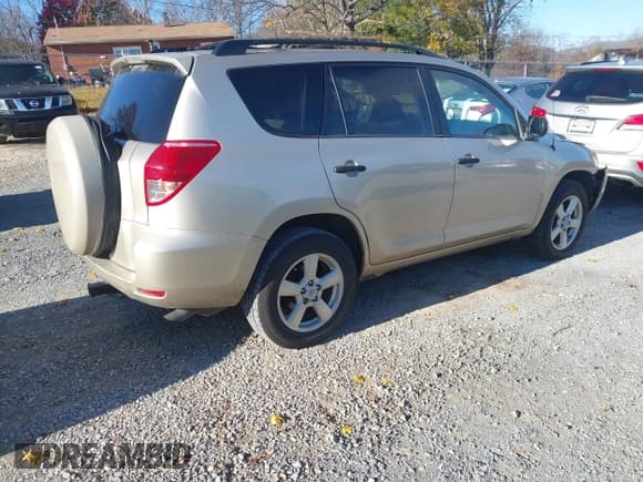 ✅ 2006 Toyota RAV4 • VIN: JTMBK35V465011037 • Lot: 43663017. Wystawiony na IAAI z przebiegiem 279 759 mil. Bezpłatny archiwum sprzedaży aukcyjnych z USA i szczegółowy raport historii pojazdu na DreamBid. Zdjęcie 4.