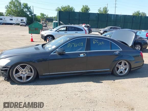 ✅ 2013 Mercedes-Benz S 550 • VIN: WDDNG9EB5DA536447 • Lot: 42589105. Wystawiony na IAAI z przebiegiem Nie podano. Bezpłatny archiwum sprzedaży aukcyjnych z USA i szczegółowy raport historii pojazdu na DreamBid. Zdjęcie 13.