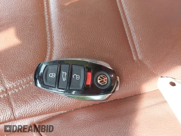 ✅ 2015 Volkswagen Touareg Sport • VIN: WVGEF9BP4FD007954 • Lot: 42437323. Wystawiony na IAAI z przebiegiem 152 654 mil. Bezpłatny archiwum sprzedaży aukcyjnych z USA i szczegółowy raport historii pojazdu na DreamBid. Zdjęcie 11.