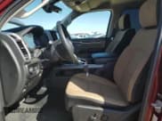 ✅ 2022 Ram 1500 Big Horn • VIN: 1C6SRFFTXNN130338 • Lot: 82518175. Wystawiony na Copart z przebiegiem 29 984 mil. Bezpłatny archiwum sprzedaży aukcyjnych z USA i szczegółowy raport historii pojazdu na DreamBid. Zdjęcie 7.