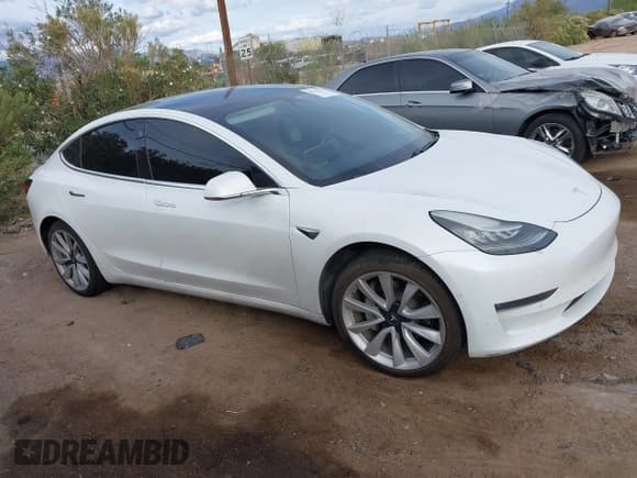✅ 2019 Tesla Model 3 Long Range • VIN: 5YJ3E1EB5KF390175 • Lot: 43711372. Wystawiony na IAAI z przebiegiem Nie podano. Bezpłatny archiwum sprzedaży aukcyjnych z USA i szczegółowy raport historii pojazdu na DreamBid. Zdjęcie 12.
